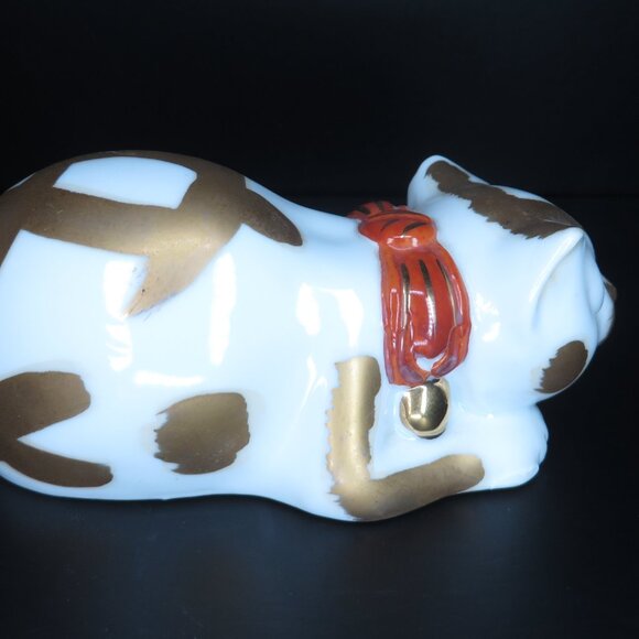 Vintage Kutani Neko, a Japanese Porcelain Sleeping Cat Figurine - Picture 3 of 6